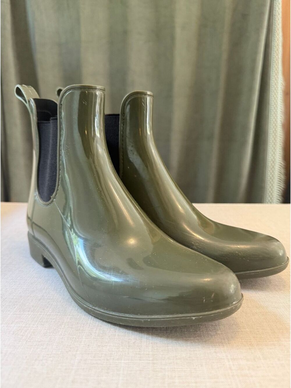 J.Crew Olive Green Chelsea Rain Boots Size 6 Waterproof Ankle Booties Size 6